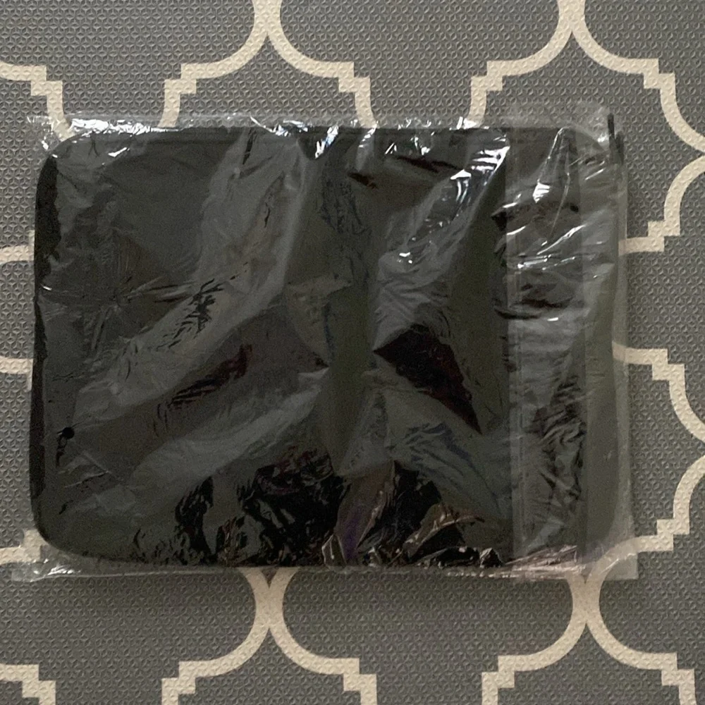 NEW Black Neoprene Laptop Sleeve - 18 inches (measuring diagonally)